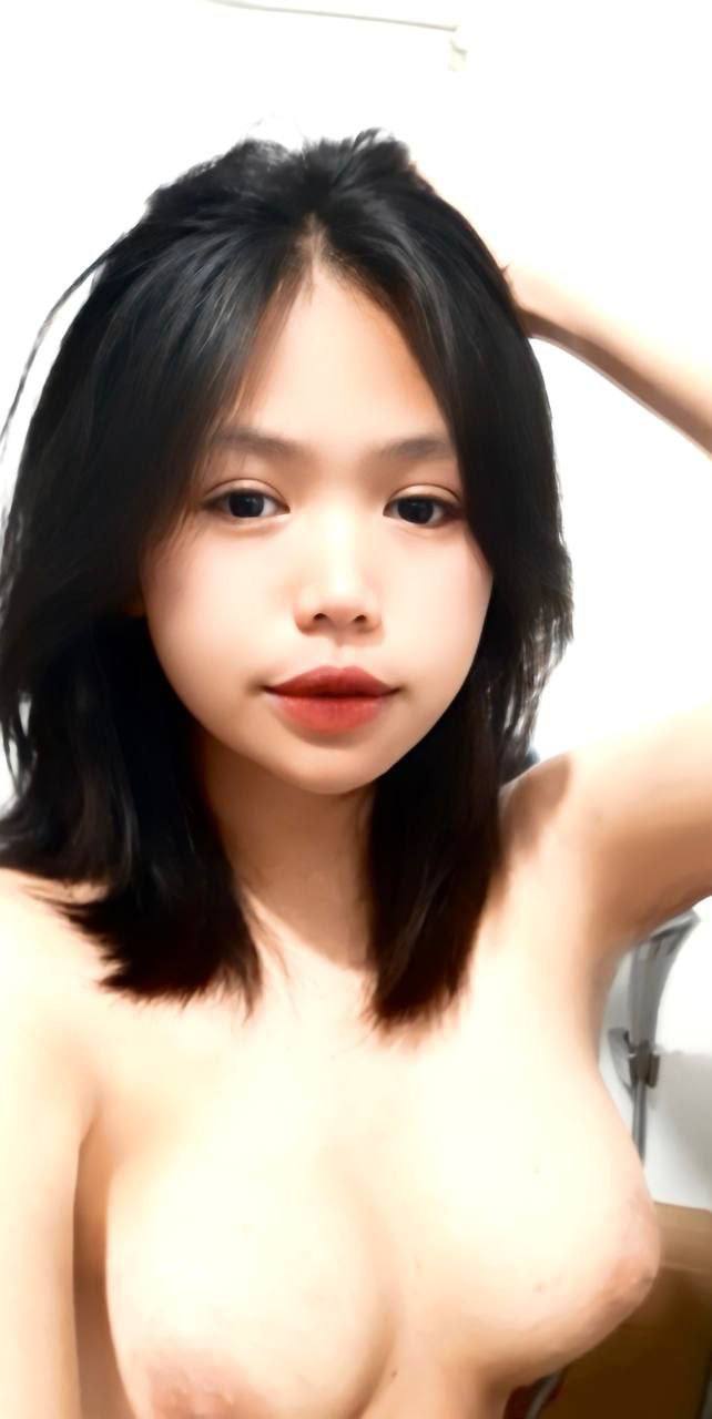 Bắt gặp nhân viên thủ dâm trong giờ làm việc